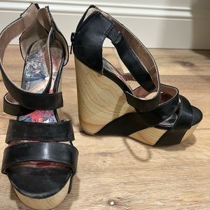 Qupid platform wedge heel